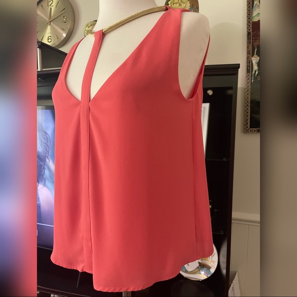 ❤️SOLD❤️BCBG Maxazria Gold Rope V-Neck Coral Tank top size Small - Picture 2 of 9